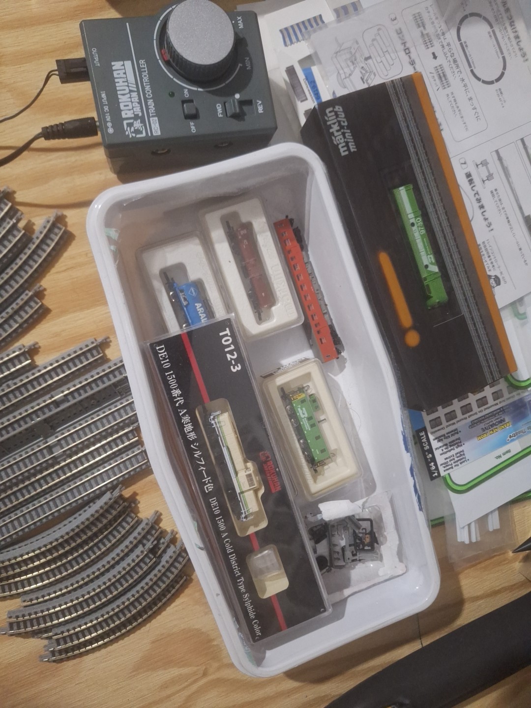 Full Set Z Gauge Train and Track with Switch Track Model Train