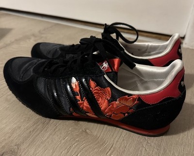Adidas Materials of the World Sneaker Schwarz Rot Blumen Rosen Stickerei Gr. 40