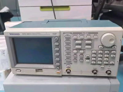 1PC Tektronix AFG3011 Single Channel Arbitrary / Function Generator 10MHz / 250/