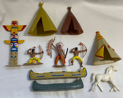 RARE NATIVE AMERICANS Play Set Figures Indians Totum Pole Teepee Canoe