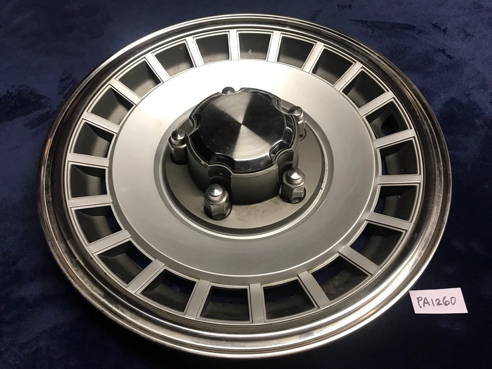 One Ford F150 & Bronco full hubcap 1979 1980 1981 1982 1983 1984 1985 NOS ? New? Foto 2 de 4