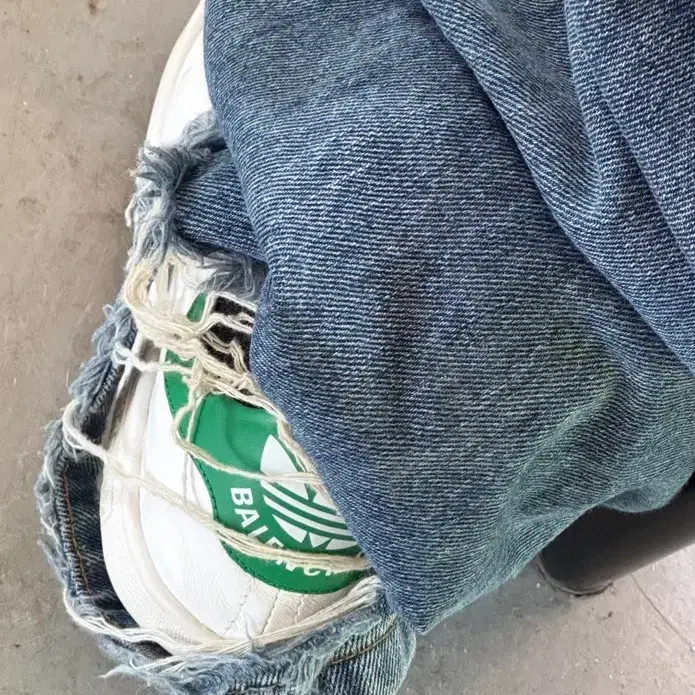 Adidas Balenciaga White/Green Sneakers - Size 43, Pre-Owned thumbnail 2