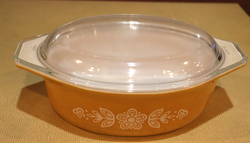 Vintage 1970s Pyrex Butterfly Gold Casserole Dish w/ Pyrex Lid 1.5 Quart