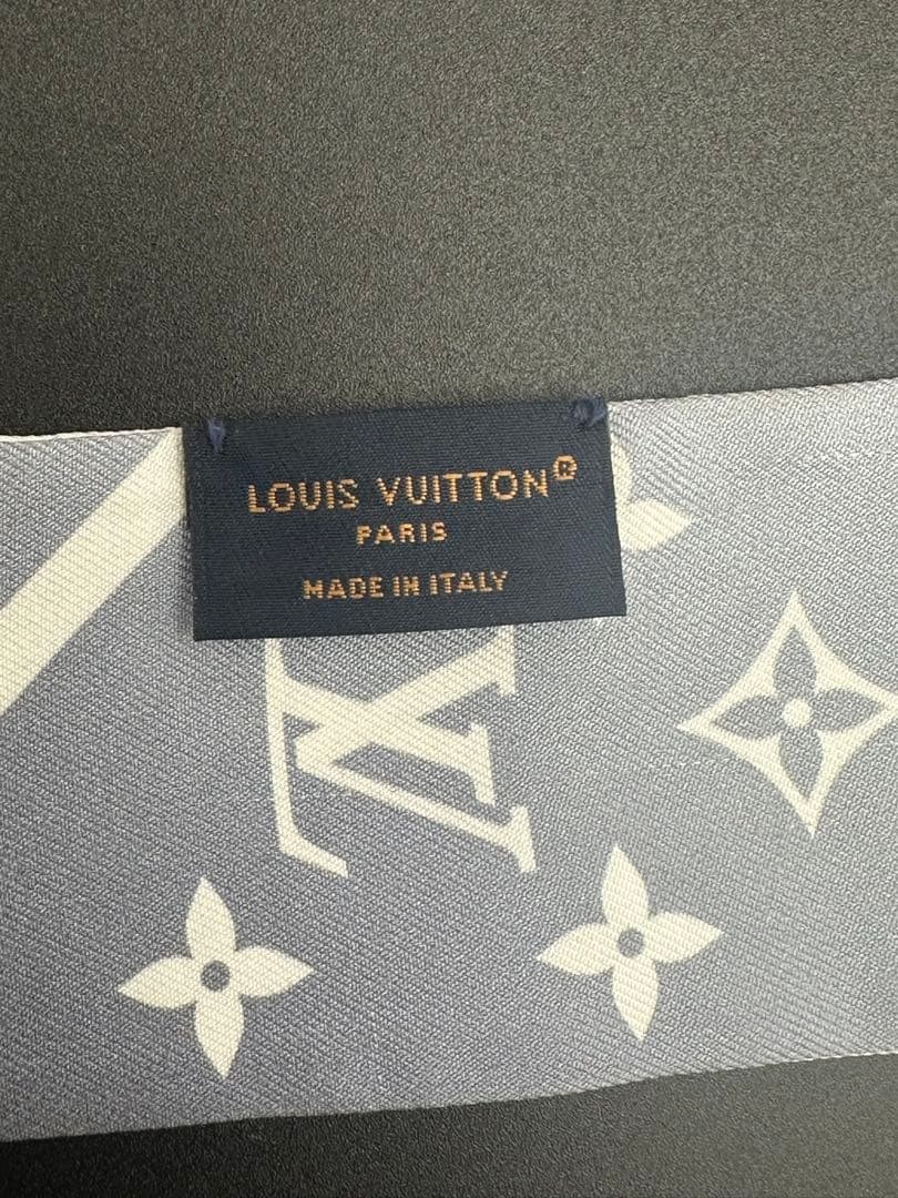 Louis Vuitton Rectangular Scarf Monogram Silk Lig… - image 12