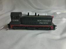 HO Scale Southern Pacific SP Diesel #2302 RUNS - READ (No Box)