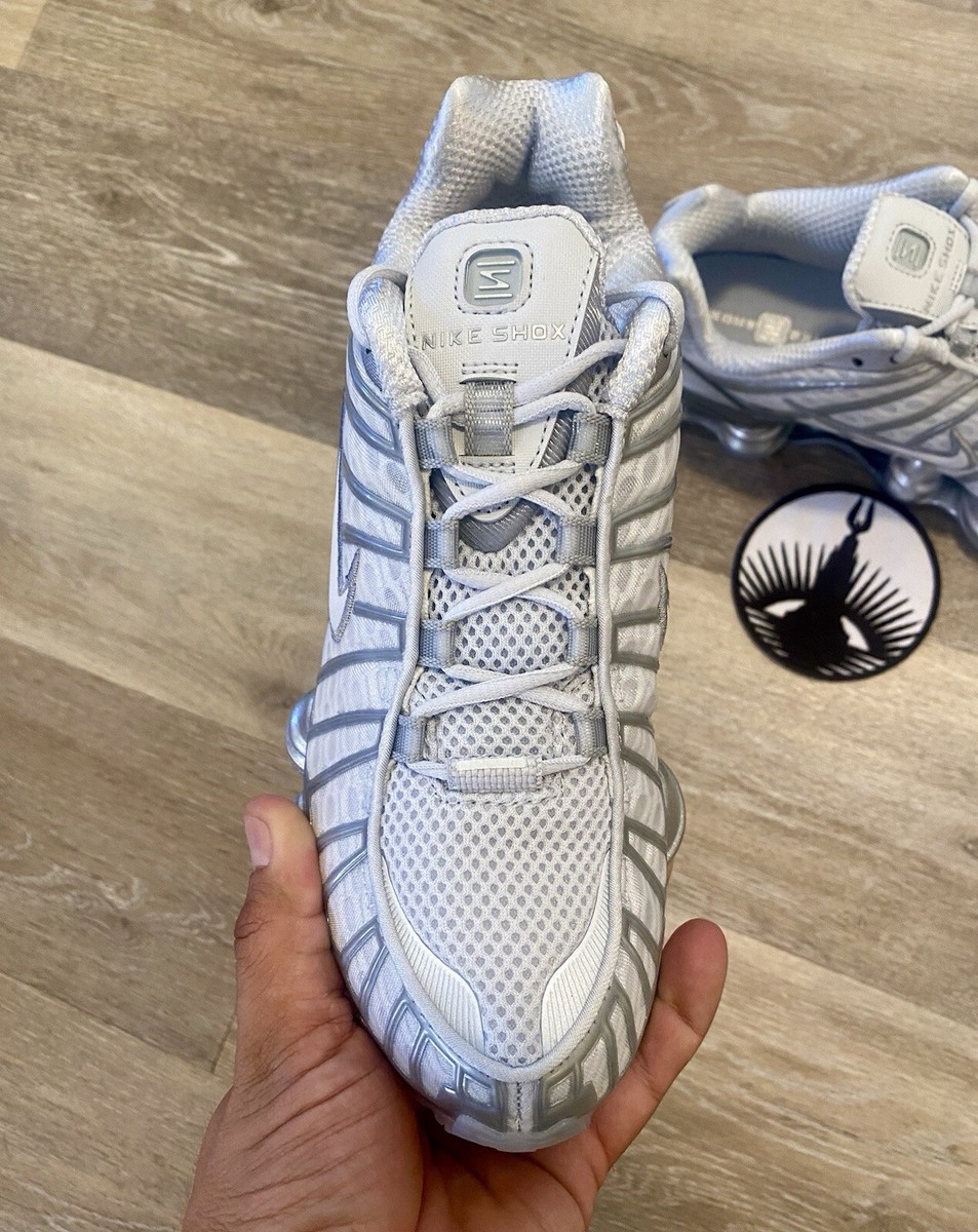 Nike Shox R4 'Chrome' Pure Platinum AR3566-003 Women's Size 8