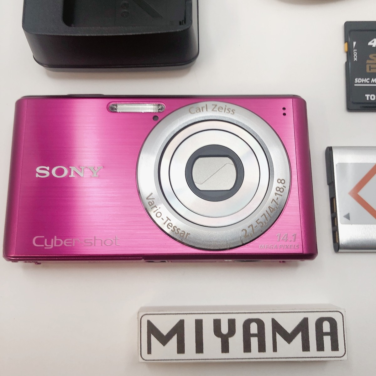 Sony DSC-W530 Cyber-shot Pink Compact Digicam 14.1MP 4.0x Japanese