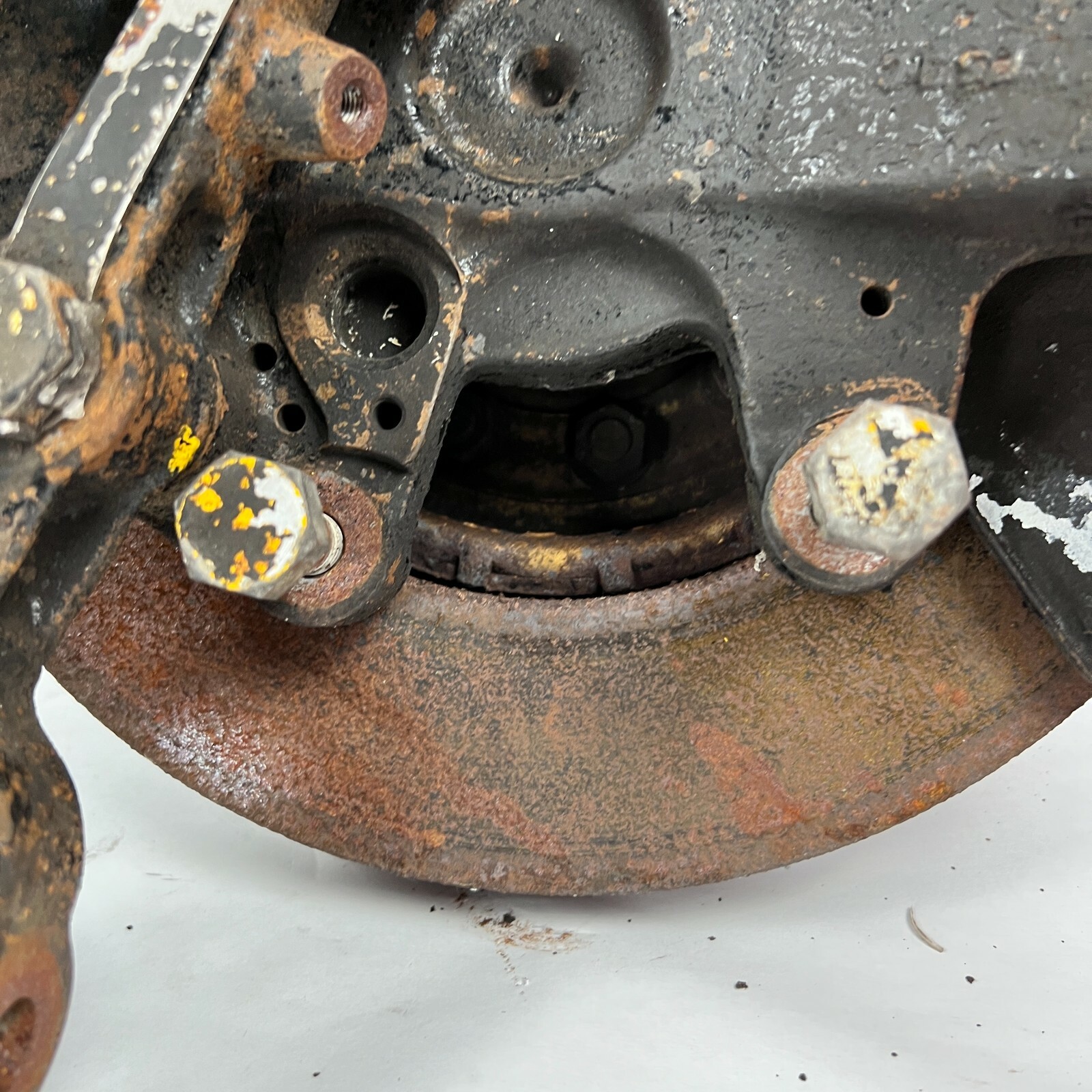 1984 - 1991 Bentley Eight 8 Front Left Spindle Knuckle Wheel Hub Rotor Axle Stub