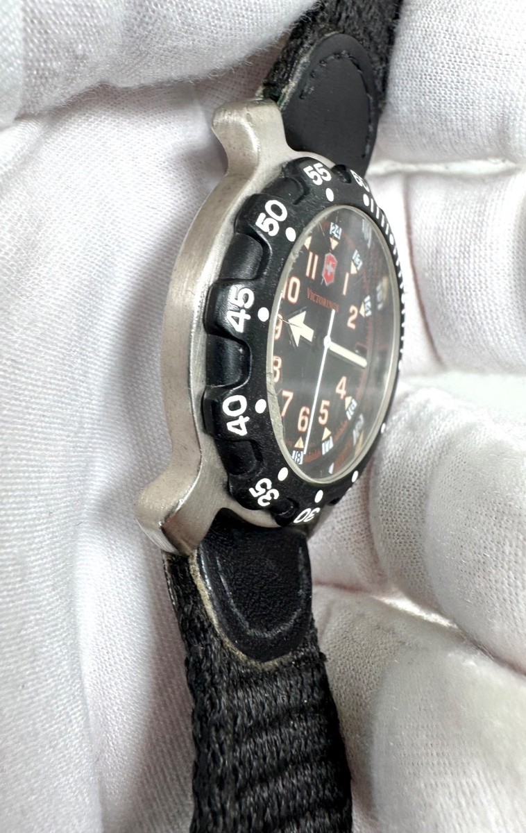 1998 Victorinox Swiss Army Sportline M.L Award Black Dial Men's