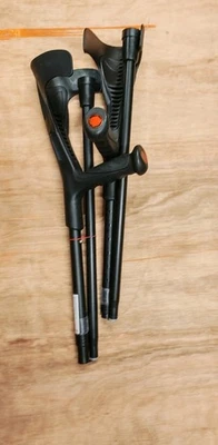 PEPE MOBILITY PEPE - Folding Crutch for Adults Single (x1 Unit, Open Cuff), Elbow Crutch for