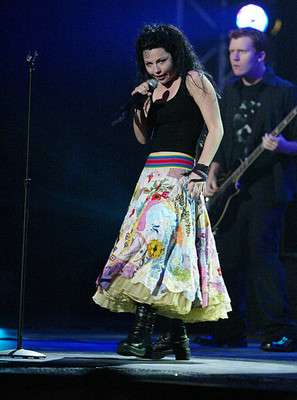 Evanescence performs Going Under at 31st Annual American Music Aw- 2003 Photo 1