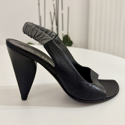Prada Damen Slingback Pumps Leder offene Zehen Trichterabsatz Schwarz/Grau 37