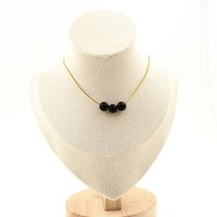 Steine Und MinéRaux. Halskette 3 Perlen Schwarz Onyx Matt 8 Mm. Kette Stahl Gold
