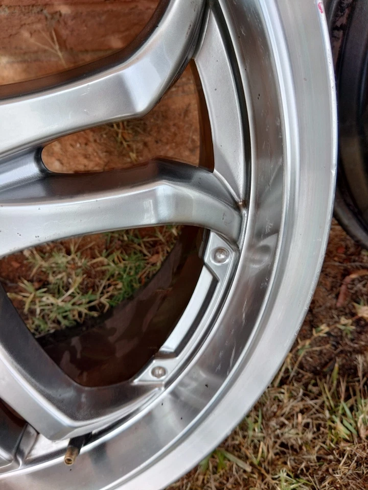 Dos llantas KAZERA KZL-18 18x8 con tapas centrales envío gratuito Foto 3 de 4