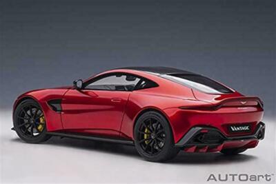 AUTOart 1/18 Aston Martin Vantage 2019 Hyper-Red / Carbon Black
