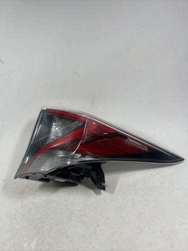 2016-2018 Ttoyota Prius Passenger RH Tail Light Lamp OEM - Picture 3 of 8