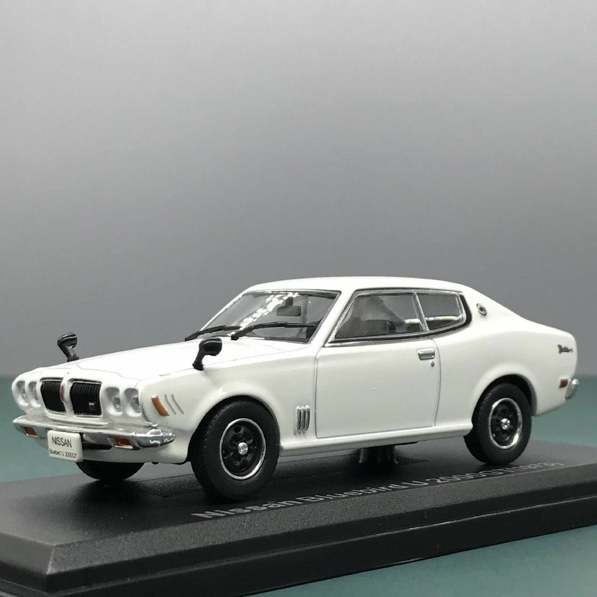 ミニカー 1/18 Nissan Bluebird 2000GTX With Engine 1/18 Nissan Bluebird 2000GTX With Engine