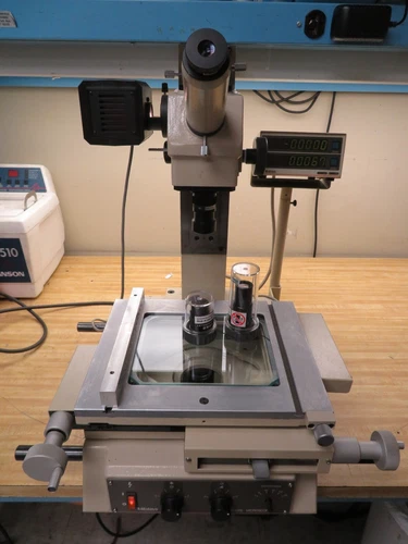 Mitutoyo 176-945 Toolmakers Measuring Microscope 2Axis Readout 20x 1x 3x 10x