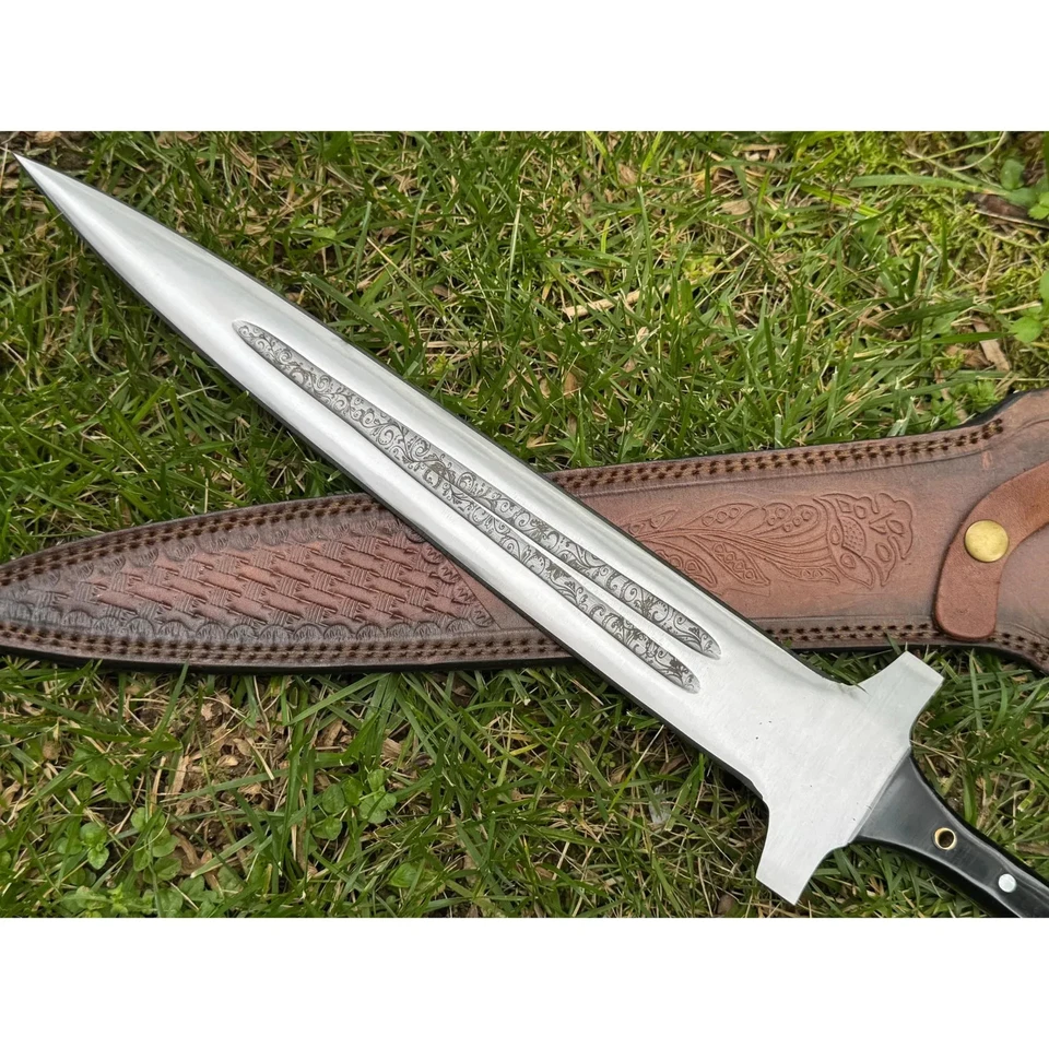 Espada corta de caza hecha a mano de acero al carbono Full Tang con funda para exteriores Foto 3 de 4