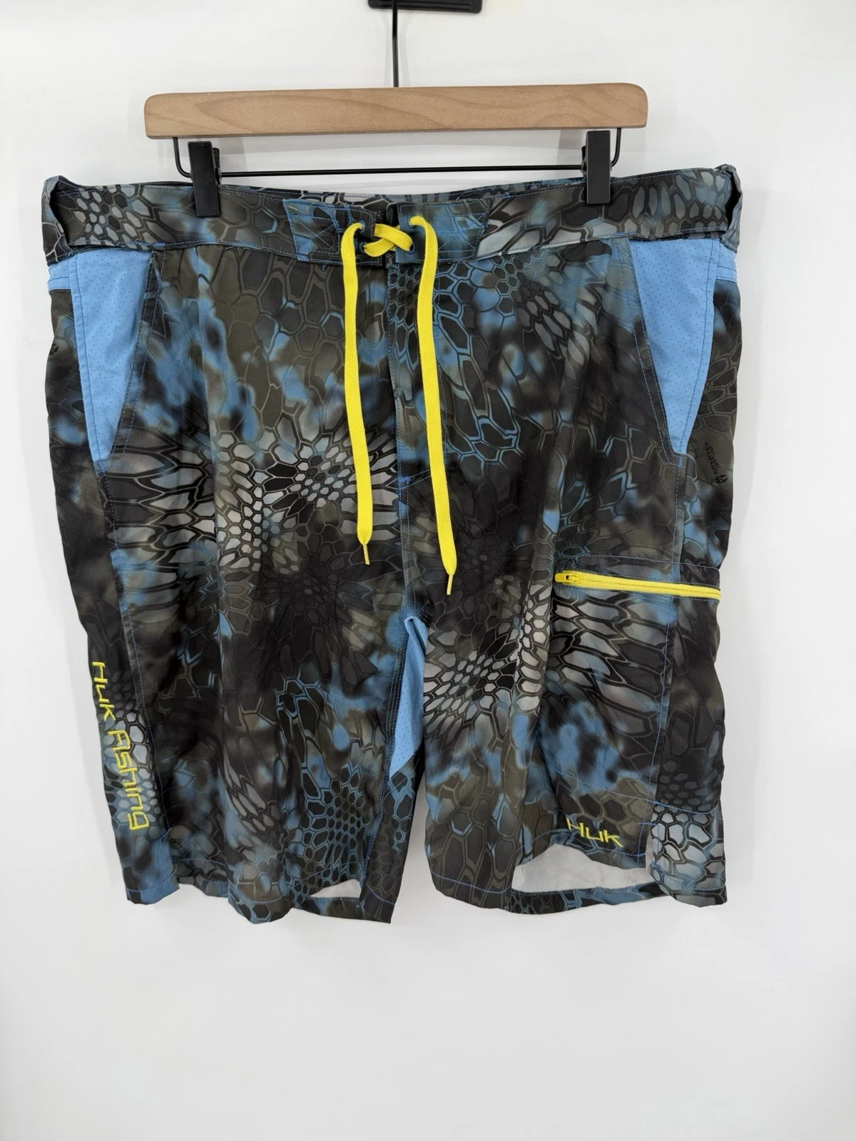 HUK Stretch Flex Performance Board Shorts Swim Trunks Mens Size 2XL 10” Inseam