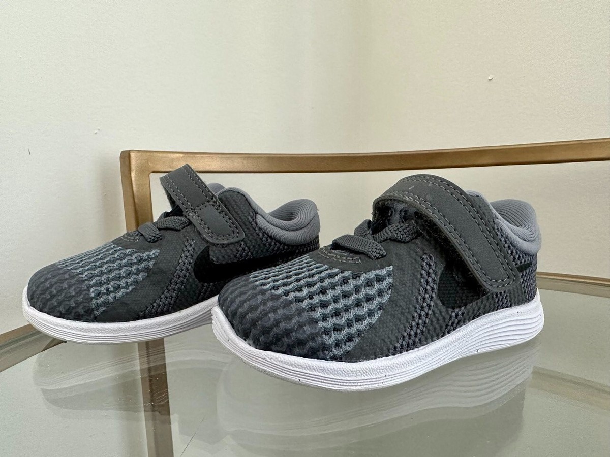 nike toddler girl revolution 4