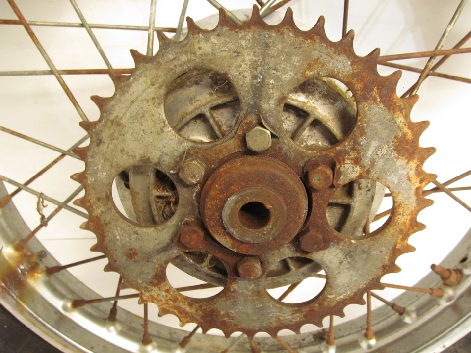 1976 YAMAHA DT 400 REAR WHEEL - Image 2 of 4