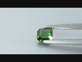 Tourmaline verte naturelle du Mozambique, taille poire à Tourmaline verte naturelle du Mozambique, taille poire à