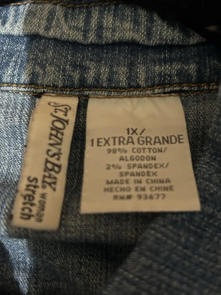 Chaqueta de camionero de mezclilla azul claro elástica talla 1X St. John's Bay para mujer ropa de trabajo Foto 3 de 4
