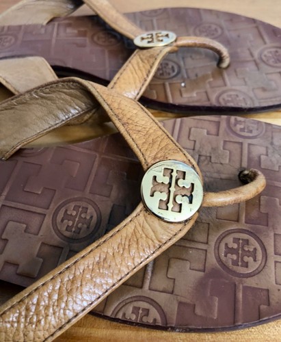 Tory Burch Thora Women Brown Tumbled Leather Gold Disc Logo Thong Sandals Flats - Picture 7 of 12