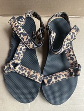 Women s Leopard Print Strap Sandals Size 7.5-8. Look Through All The Pictures