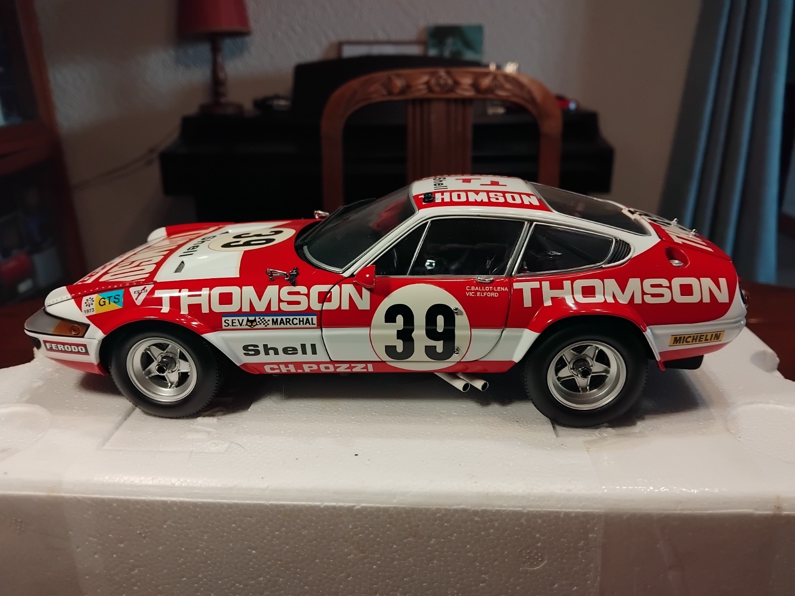 Voiture miniature Kyosho Ferrari 365 GTB 4 39 Daytona d'exception à l'échelle 1 18