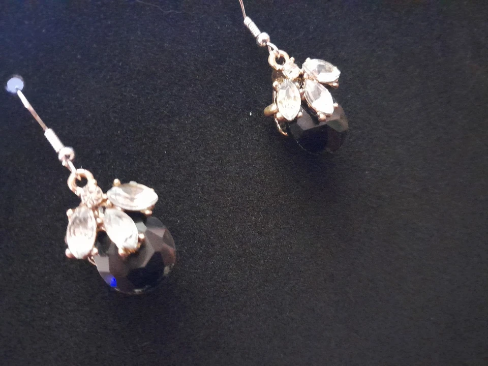 Pendientes colgantes estilo gótico con diamantes de imitación hermosos y elegantes  Foto 2 de 3
