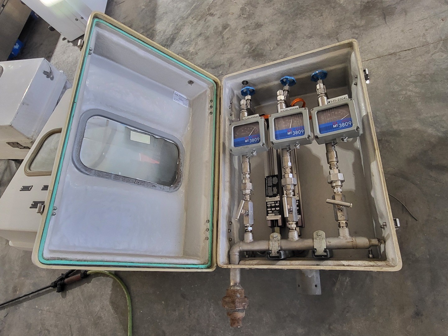 BROOKS INSTRUMENT MT3809 Flow Meter Assembly w/ Enclosure – Parts & Components thumbnail 10