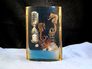 VINTAGE LUCITE KITCHEN EGG SAND TIMER SEAHORSE SEA SHELLS STAR FISH AQUARIUM 60s