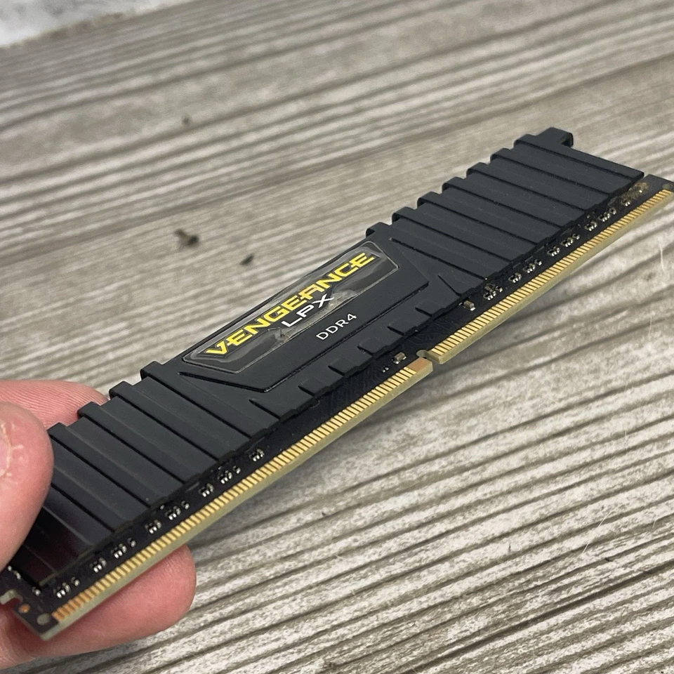 Corsair Vengeance LPX 8GB (1x8GB) RAM DDR4 2400MHz - Image 3 of 4
