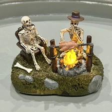 FG square Figurine Halloween Village “Skeleton campfire” Figurine