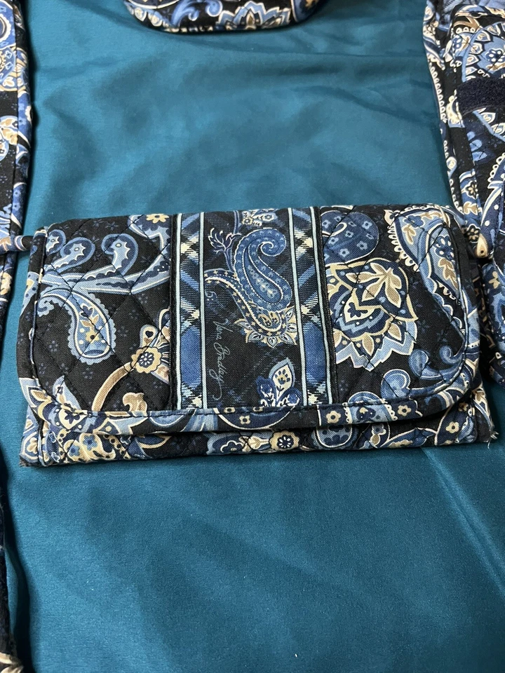 Vera Bradley Windsor Navy retired Set lunch box, jewelry case, bag, & Cross Body - Image 4 of 4