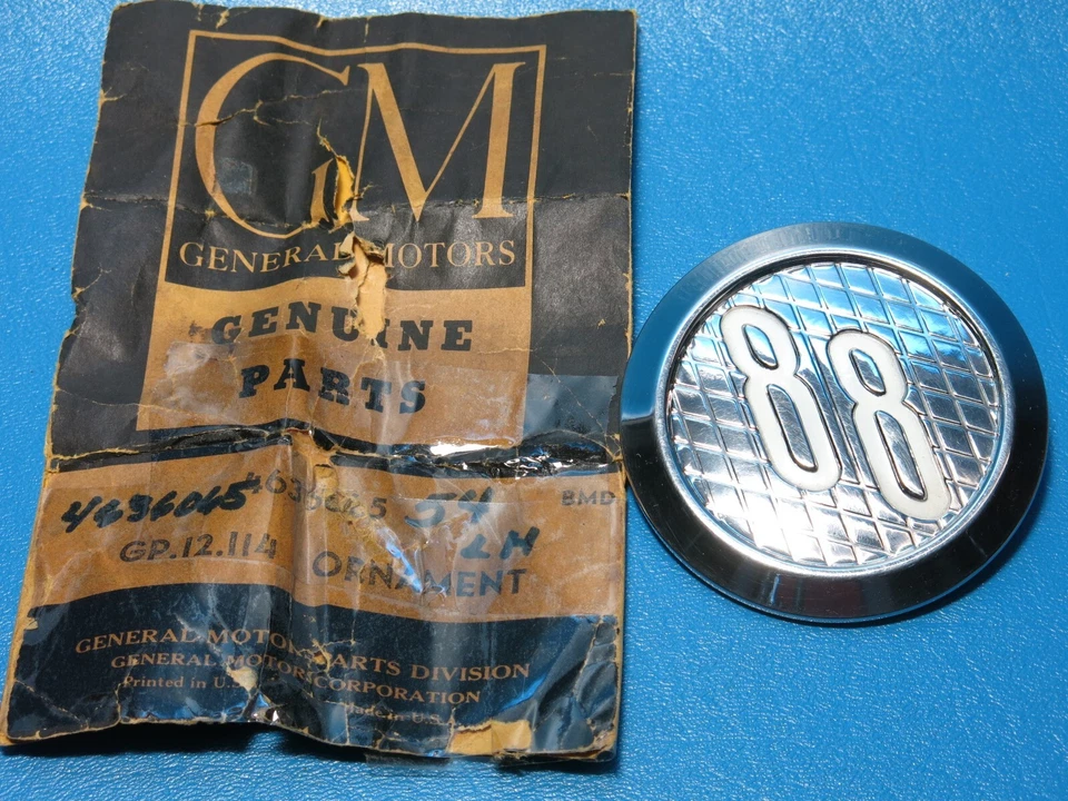 Новый из старых запасов GM 1954 Oldsmobile Super 88 LH задняя четверть двери медальон украшение 4636065 - Изображение 2 из 4