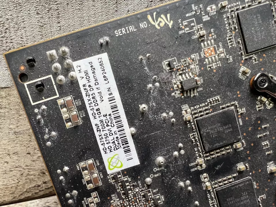 AMD ATI Radeon HD 5750 HD575X 1 GB, DDR 5 Graphics Card, HDMI Display Port, DVI - Image 2 of 4