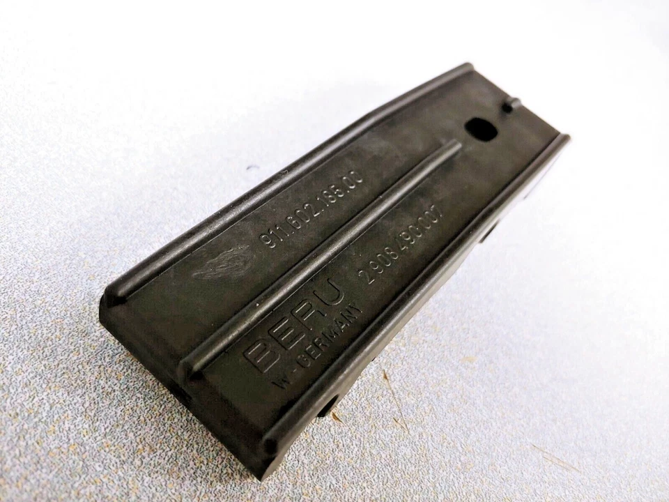 NICE USED ORIGINAL GENUINE PORSCHE 911 CARRERA PLASTIC SPARK PLUG WIRE SPACER - Imagem 3 de 4