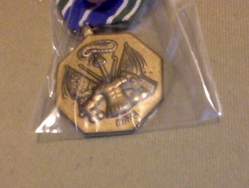 Vintage US Military Achievement Medal. Stamped 1775 On Front - Picture 3 of 4