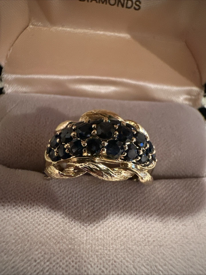 Ring mit Saphiren, Gg 585, Gr.56 (18), 5,5 Gramm, Ringkopf  13 mm Breite