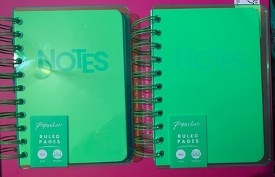 Paperchase A6 Notizbuch x2 mit grünem Acryleinband 