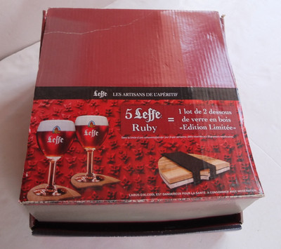 Konvolut 78 Untersetzer aus Holz: Leffe Ruby