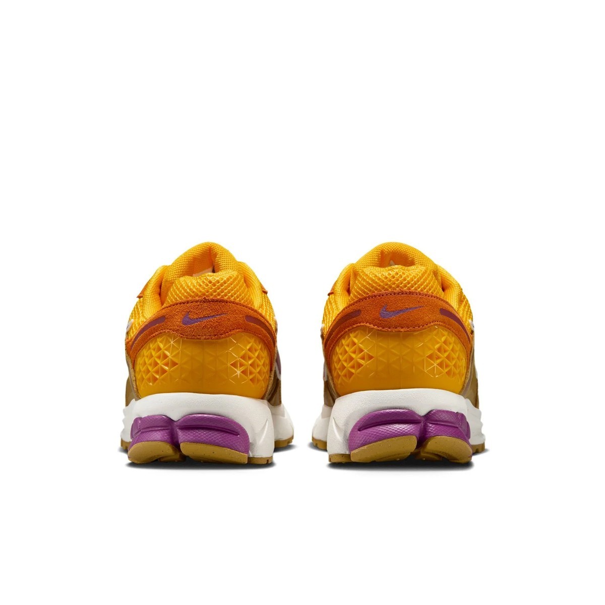 Nike Zoom Vomero 5 University Gold Viotech Shoes HF1553-702 - Size 11 Nike Zoom Vomero 5 Ochre – Puffer Reds main image 3
