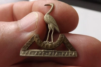 MILITARY BADGE 1ST CANTERBURY REGIMENT NEW ZEALAND 3CM X 2.5CM (4725) - Image 1 of 4