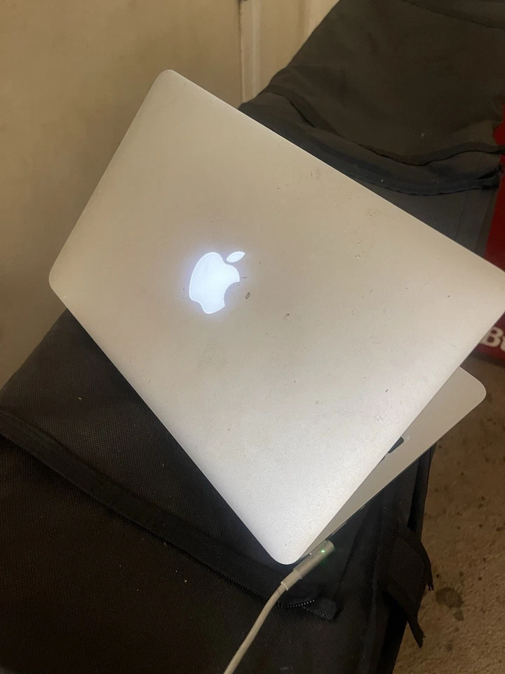 Apple MacBook Air A1466 128 ГБ SSD, 4 ГБ RAM, I5 1,6 ГГц, 13-дюймовый экран, ОС Linux - Изображение 2 из 3