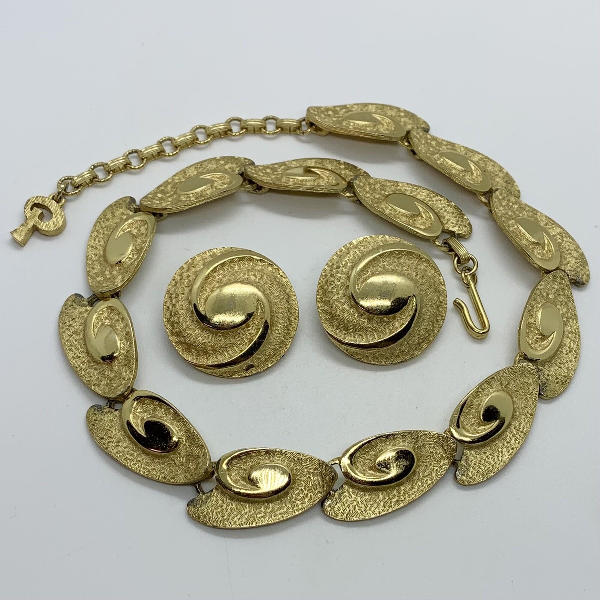 VTG PUCCINI GOLD TONE METAL 14”-16” CHOKER NECKLACE & CLIP