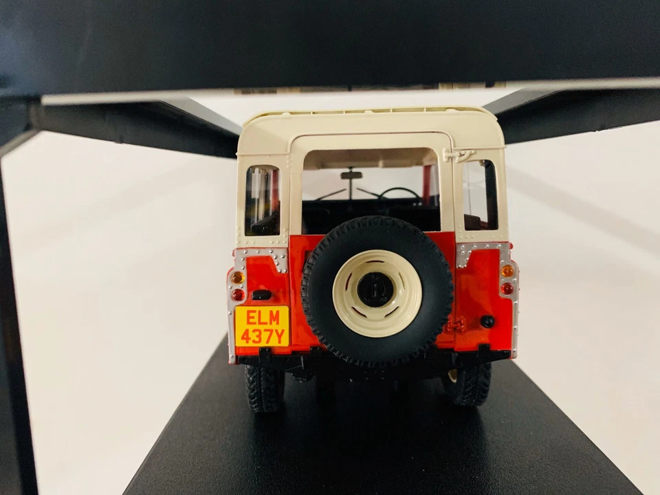Cult Models! 1:18 Resin Model Car Land-Rover 88 Series III County Masai Red 1978 - Image 4 of 4