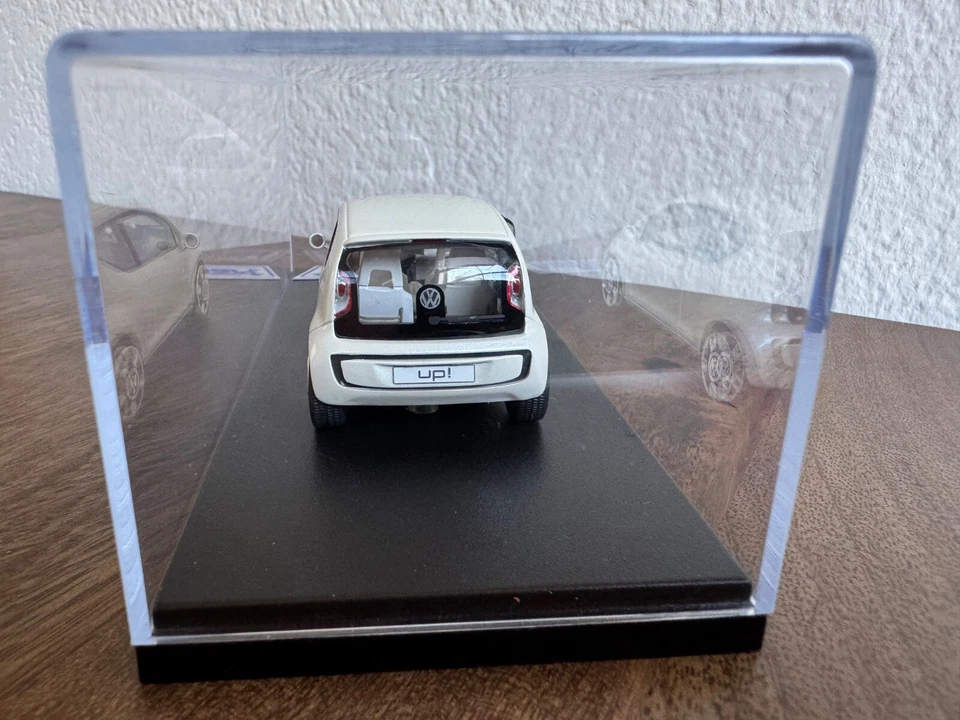 VW UP! Concept •  Looksmart 1:43 • über rare Quail Motorsports Concours • NEW - Image 3 of 4